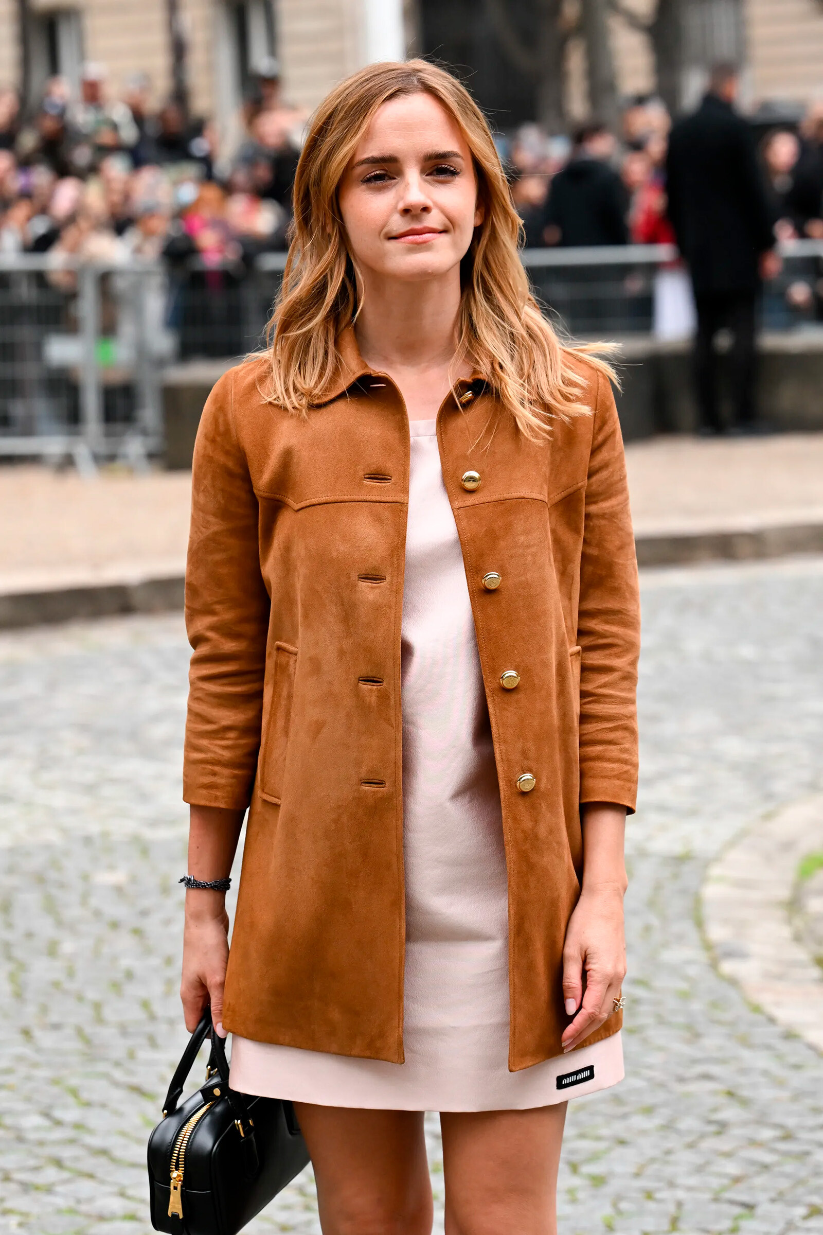 Эмма Уотсон&nbsp;на показе Miu Miu в Париже, 2025