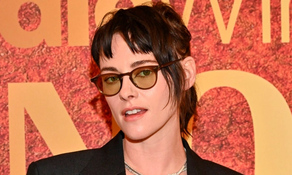 Кристен Стюарт нашла новый способ адаптировать нижнее бельё для красной дорожки Кристен Стюарт нашла новый способ адаптировать нижнее бельё для красной дорожки