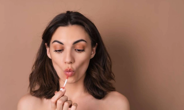 Забудьте о сухости: масло для губ — новый must-have в косметичке Забудьте о сухости: масло для губ — новый must-have в косметичке