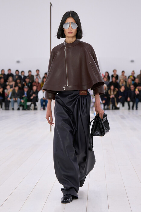 Loewe весна-лето 2025 / Loewe spring-summer 2025