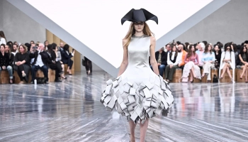 Джонатан Андерсон представил дебютную женскую коллекцию для Christian Dior