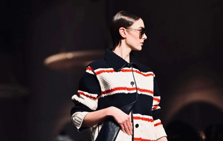 Полосатый рейс: как вписать этот принт в зимний гардероб, советы стилиста