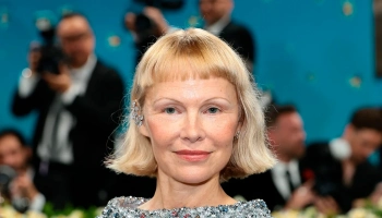 Памела Андерсон шокировала гостей Met Gala 2025 радикальной стрижкой