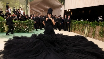 Удивили так удивили: самые яркие образы звёзд на Met Gala 2024