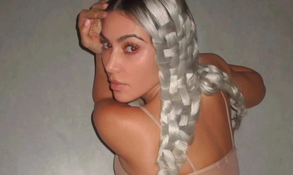 Плетёные косы Ким Кардашьян разозлили поклонников Плетёные косы Ким Кардашьян разозлили поклонников