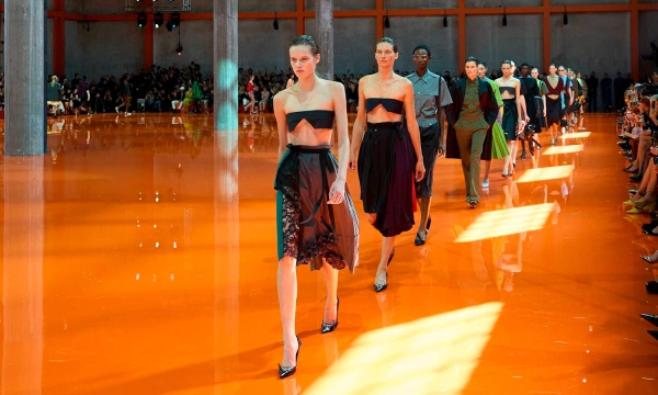 Prada представили коллекцию весна-лето 2026 со смелыми акцентами