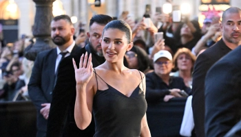 Встречаем самые яркие образы звёзд на Неделе моды в Париже