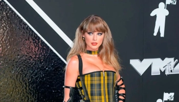 Новая Монро, клетка и нулевые: лучшие образы с красной дорожки VMAs 2024