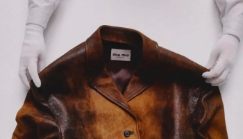 Miu Miu показали, как создаются изделия из состаренной кожи