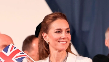 Кейт Миддлтон сделала ставку на жемчуг в День Победы Кейт Миддлтон сделала ставку на жемчуг в День Победы