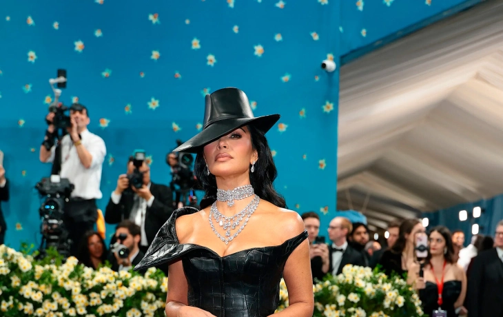 Ким Кардашьян выбрала костюм из крокодиловой кожи для Met Gala 2025 Ким Кардашьян выбрала костюм из крокодиловой кожи для Met Gala 2025