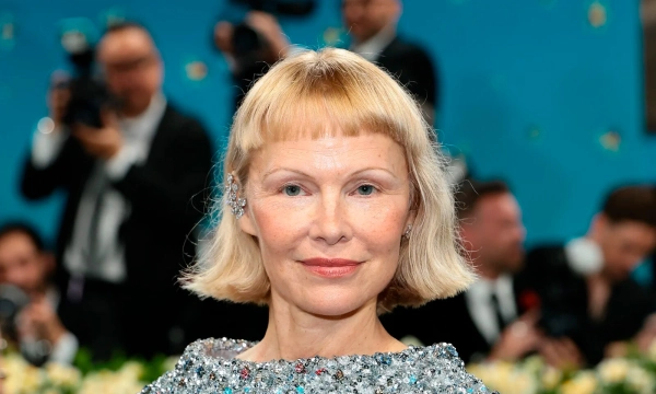 Памела Андерсон шокировала гостей Met Gala 2025 радикальной стрижкой