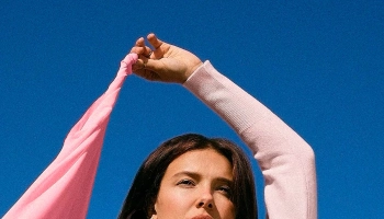 Милли Бобби Браун представила коллекцию своего нового бренда Mills