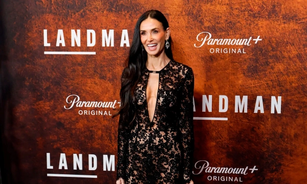 Деми Мур отметила 63-летие в прозрачном кружевном платье от Gucci