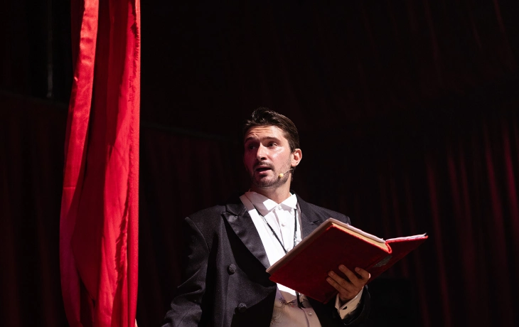 Цирк, вино, варьете: в Москве прошла премьера камерного шоу Le Vertige