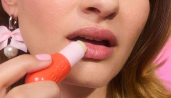 Осенний поцелуй после жаркого лета: правила ухода за губами в холода Осенний поцелуй после жаркого лета: правила ухода за губами в холода