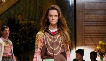 Первый не-Версаче у руля: встречаем дебютное шоу Дарио Витале для Versace