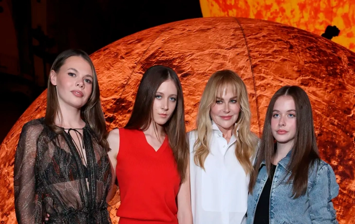 Николь Кидман появилась с дочерьми на показе Chanel сезона весна-лето 2026 Николь Кидман появилась с дочерьми на показе Chanel сезона весна-лето 2026