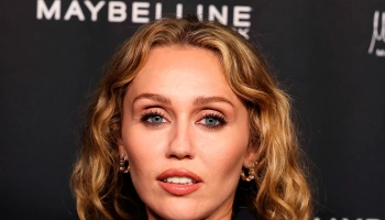 Женщина, окрестившая себя биологической матерью Майли Сайрус, выступила с новыми заявлениями