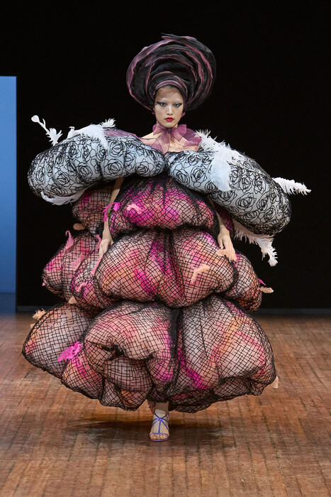 Viktor and Rolf Couture Fall 2025 / Viktor and Rolf Couture коллекция осень 2025