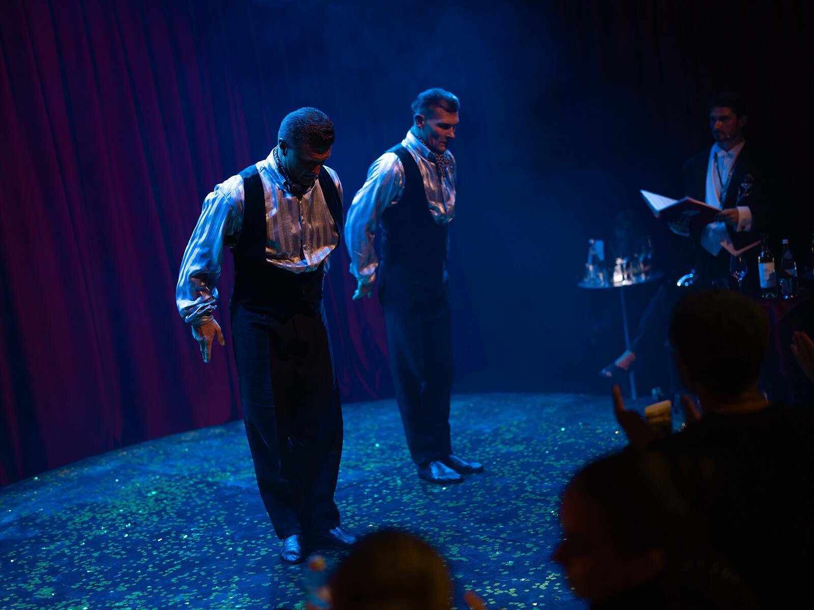 Цирк, вино, варьете: в Москве прошла премьера камерного шоу Le Vertige