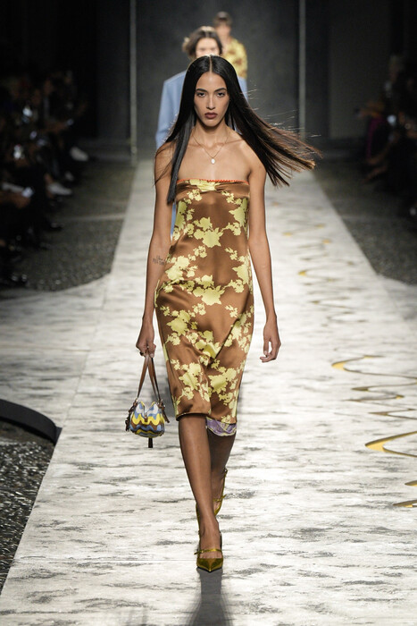 Versace весна-лето 2025 / Versace spring-summer 2025