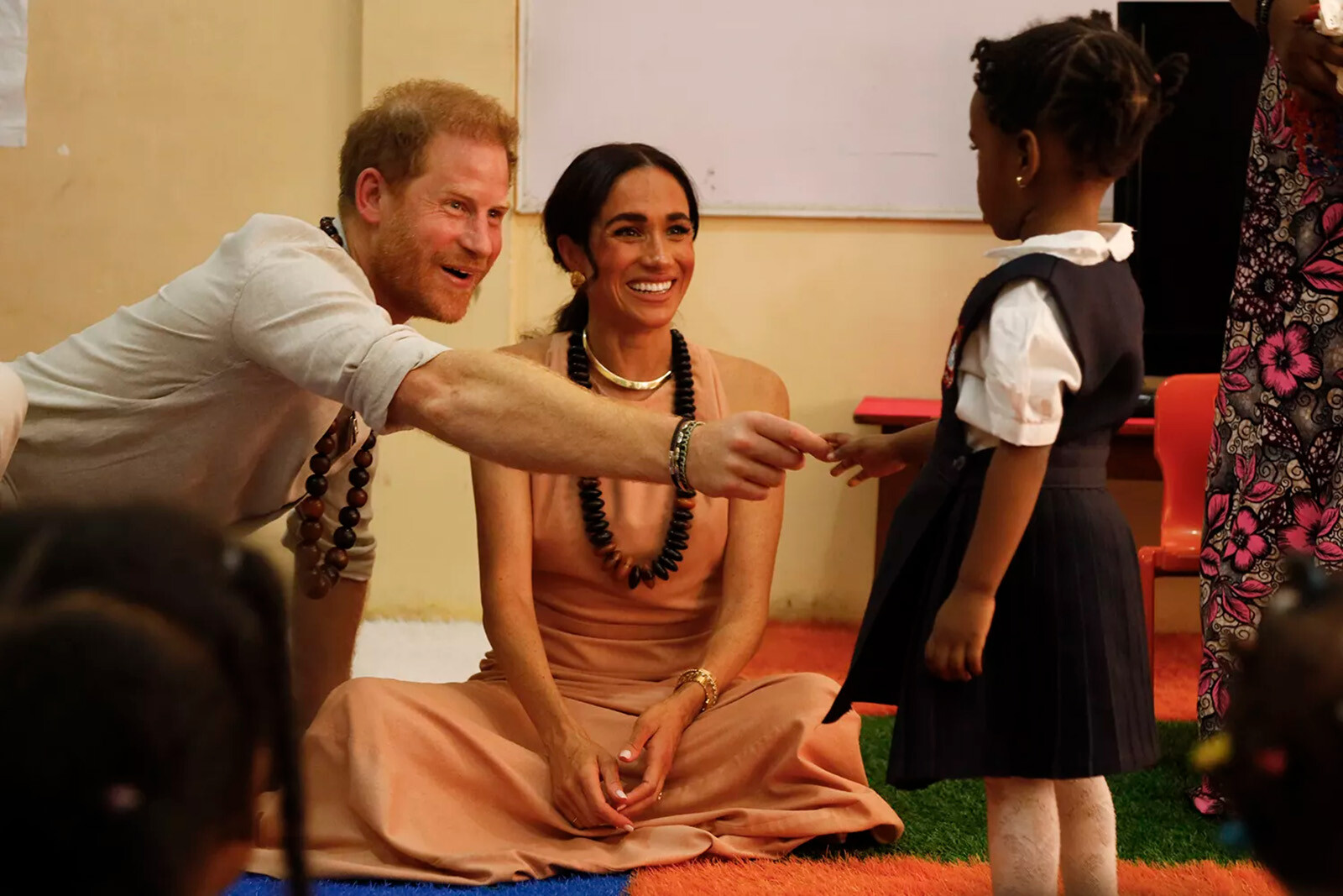 Meghan-Markle-Princess-Diana-Necklace-in-Nigeria-004-Mainstyle.jpg