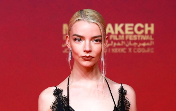 Аня Тейлор-Джой переосмыслила тренд на &laquo;голое&raquo; платье