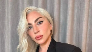 Теперь брюнетка: Леди Гага открывает новую эру с чёрным цветом волос