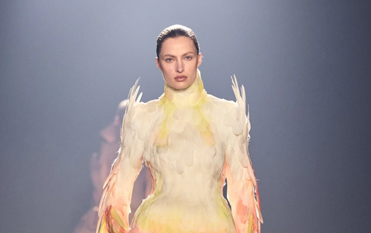 Мигель Кастро Фрейтас представил дебютную коллекцию для Mugler сезона весна–лето 2026 Мигель Кастро Фрейтас представил дебютную коллекцию для Mugler сезона весна–лето 2026