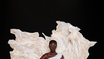Танец океана: Iris van Herpen представил кутюрную коллекцию-манифест