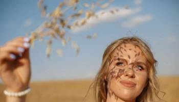 Готовим кожу к лету: простые шаги для свежего, сияющего лица