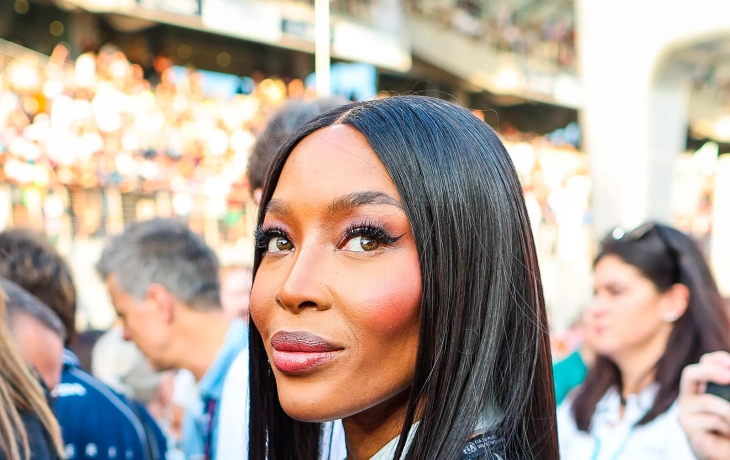 Наоми Кэмпбелл изобрела свой способ нанесения румян Наоми Кэмпбелл изобрела свой способ нанесения румян