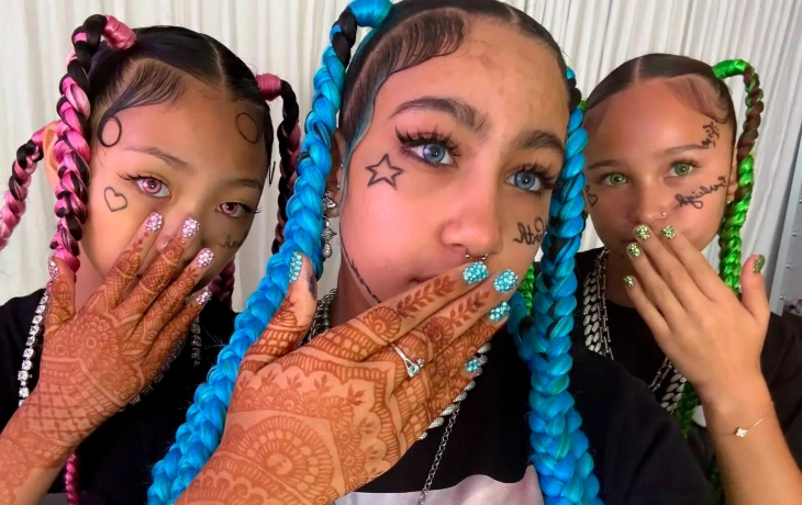 Дочь Ким Кардашьян показала временные татуировки и пирсинг Дочь Ким Кардашьян показала временные татуировки и пирсинг