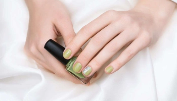 В оттенках нежной зелени: топ−5 свежих идей маникюра для лета В оттенках нежной зелени: топ−5 свежих идей маникюра для лета