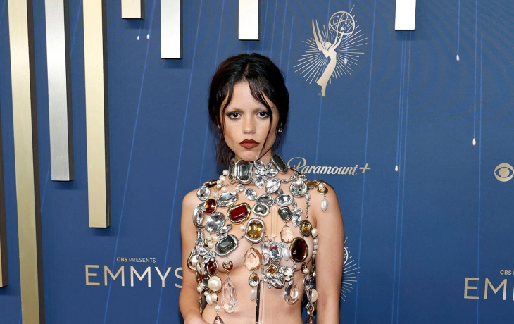 Красная дорожка «Эмми-2025»: лучшие образы звёзд Красная дорожка «Эмми-2025»: лучшие образы звёзд