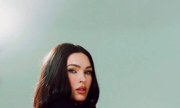 Меган Фокс вернулась в соцсети с откровенной фотосессией