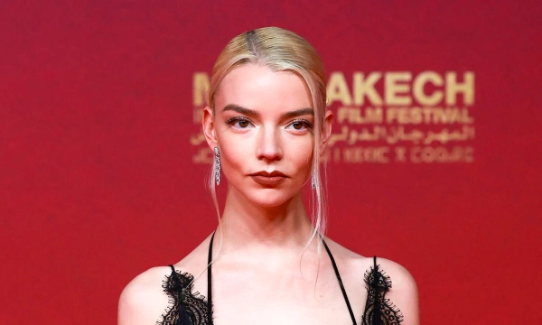 Аня Тейлор-Джой переосмыслила тренд на «голое» платье Аня Тейлор-Джой переосмыслила тренд на «голое» платье