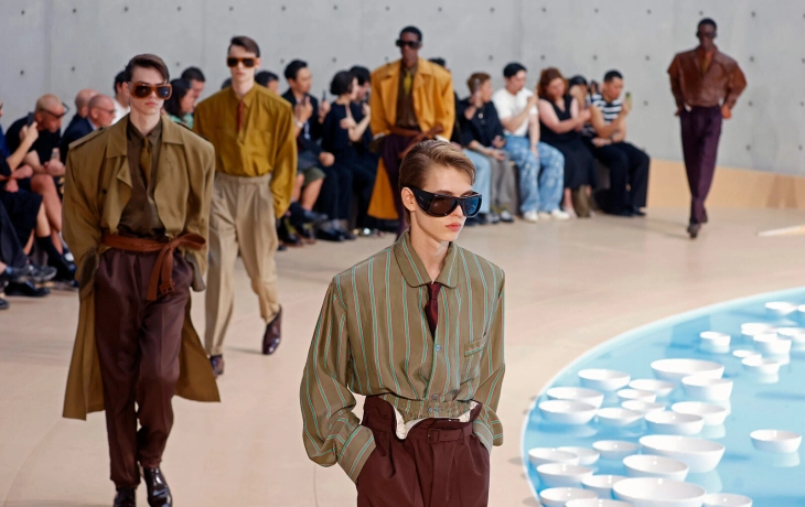 Яркие краски и любовь к жизни: Saint Laurent представил мужскую коллекцию сезона весна-лето 2026