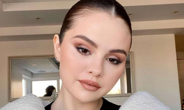 Шах и мат: как правильно наносить матовую помаду, чтобы она выглядела безупречно Шах и мат: как правильно наносить матовую помаду, чтобы она выглядела безупречно