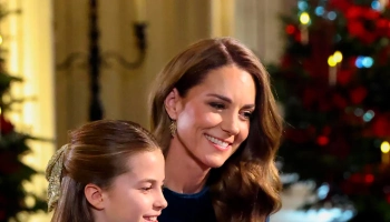 Кейт Миддлтон и принцесса Шарлотта сыграли вместе на рождественской службе