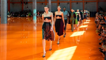 Prada представили коллекцию весна-лето 2026 со смелыми акцентами