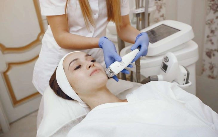 Сохранить лицо: как правильно подобрать процедуру для поддержания молодости и красоты