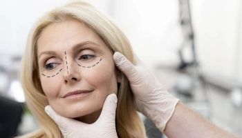 Во имя здоровья: хирург объяснил, когда пластика нужна не только для красоты