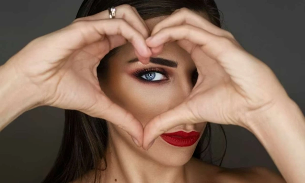 На глаз: патчи и кремы для тех, кто спит меньше семи часов