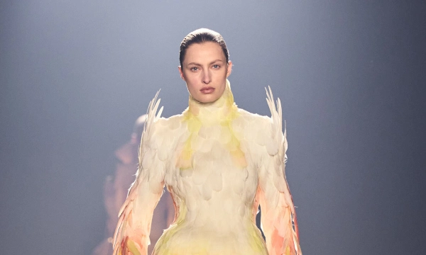 Мигель Кастро Фрейтас представил дебютную коллекцию для Mugler сезона весна–лето 2026