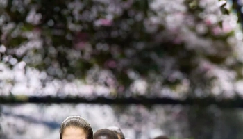 Трикотаж, цветы и алюминий: Джонатан Андерсон дебютировал с кутюрной коллекцией для Dior