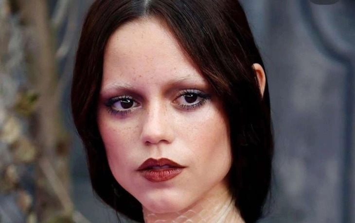 Пять стильных выходов Дженны Ортега, где она королева тьмы и гламура