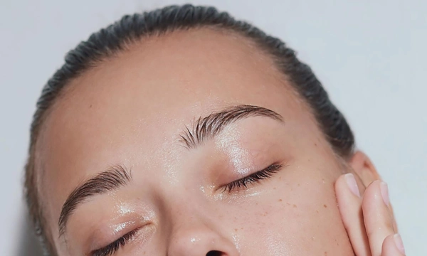 Почему тысячи людей мажут своё лицо чесноком? Почему тысячи людей мажут своё лицо чесноком?