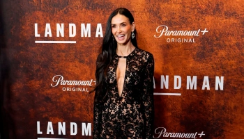 Деми Мур отметила 63-летие в прозрачном кружевном платье от Gucci